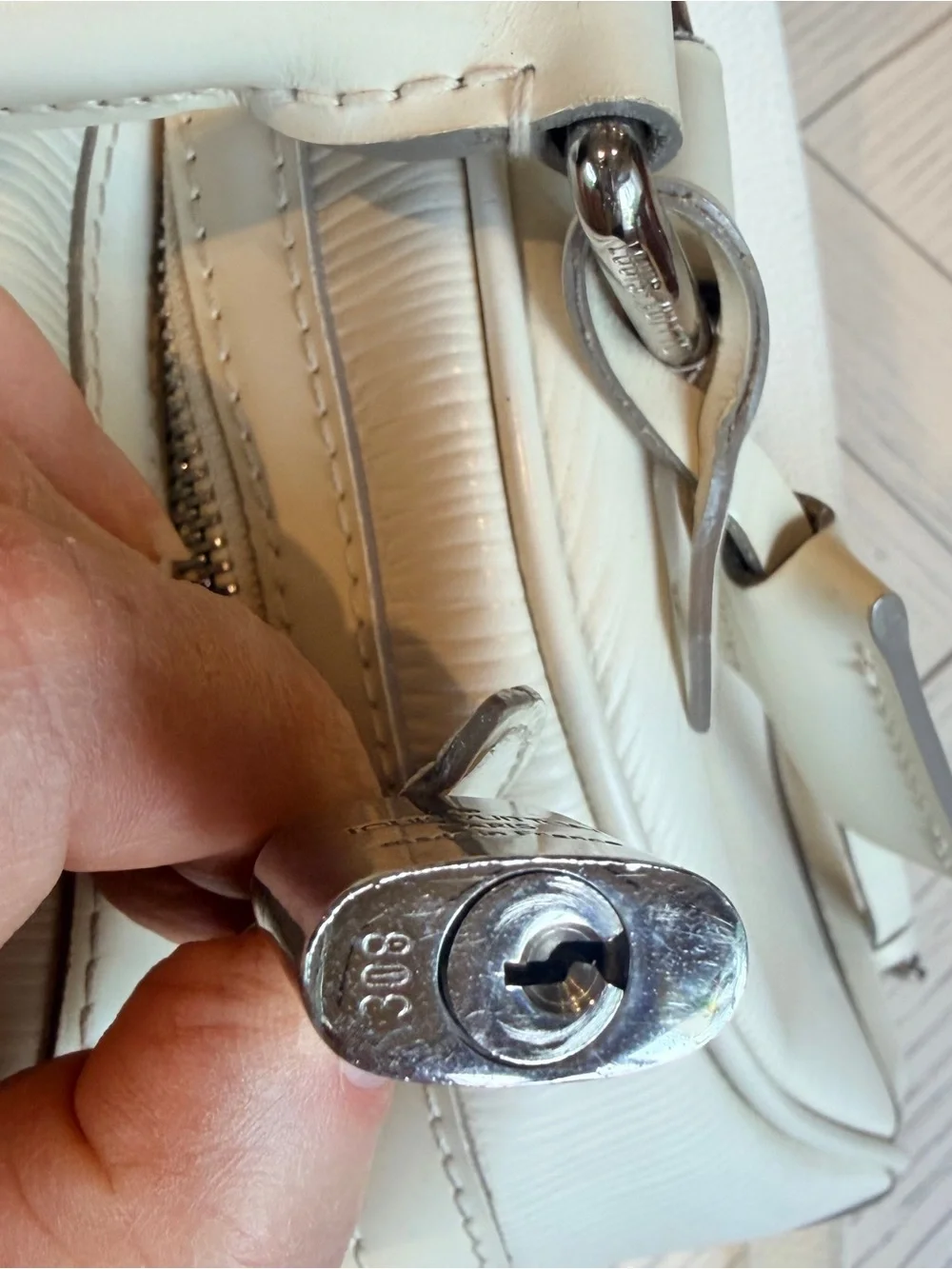 Louis Vuitton Bowling Montaigne PM, ivory, epi leather, handbag crossbody